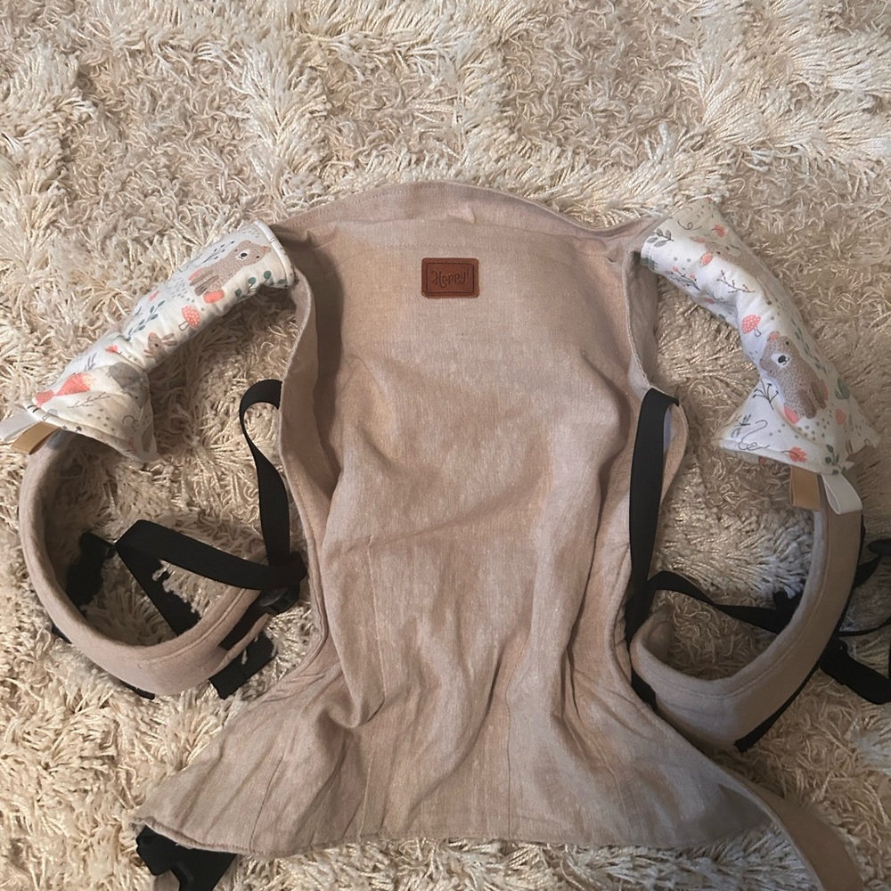 Happy Baby original Carrier flax linen blend with reversible drool/suck pads